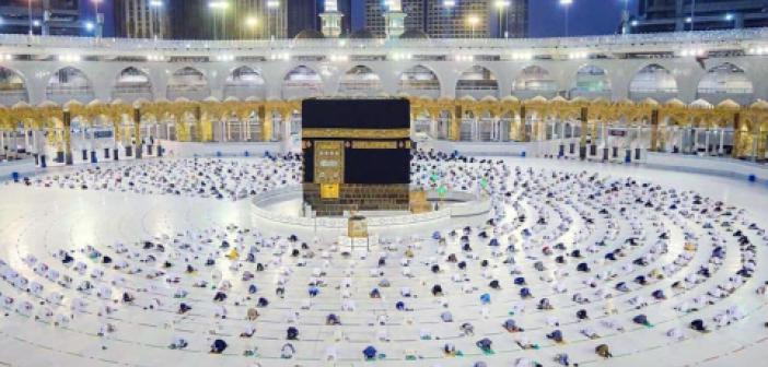 Kabe'de 7 ay sonra yeniden cemaatle namaz kılındı